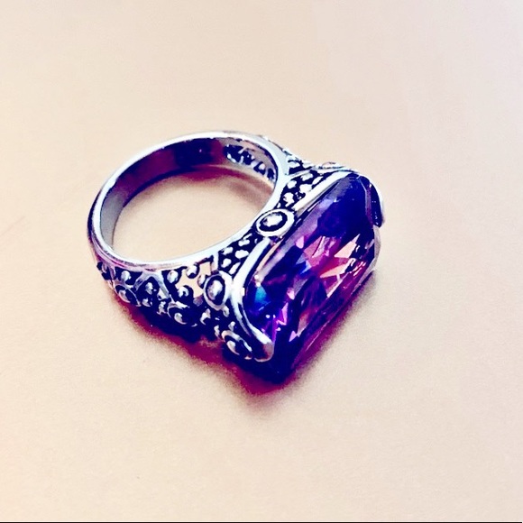 Beautiful silver amethyst Sz 8 - Picture 2 of 3